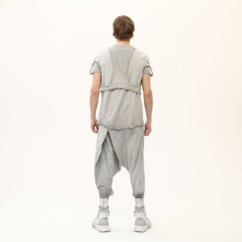 Back view of men’s anthracite raw seam T-shirt with relaxed fit and textured avant-garde details.